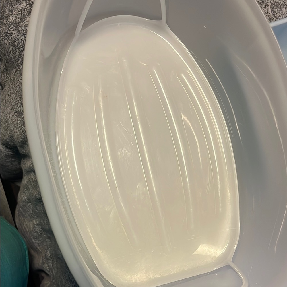 Tupperware White Oval Food Storage Container - Picture 3 of 3
